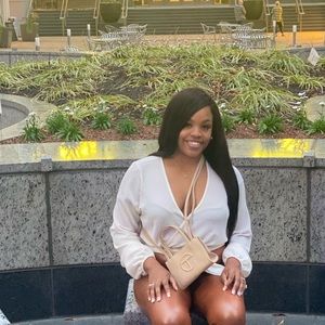 Meet your Posher, Kendra